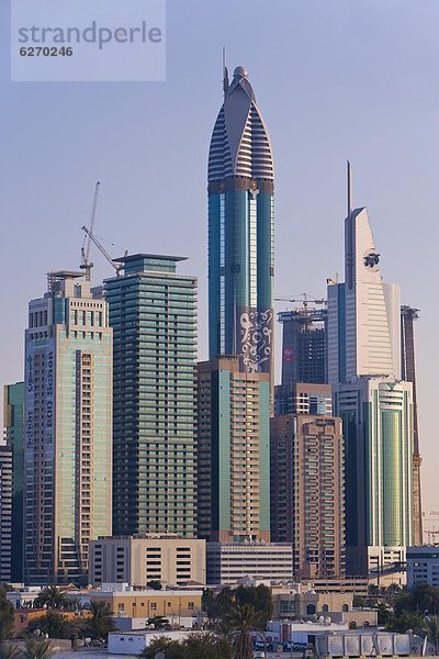 Skyline  Skylines  Vereinigte Arabische Emirate  VAE  Fernverkehrsstraße  Architektur  Hochhaus  Ansicht  Erhöhte Ansicht  Aufsicht  vorwärts  heben  Naher Osten  Dubai  modern  neu