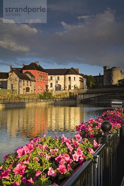 John's Quay und River Nore  Kilkenny Stadt  County Kilkenny  Leinster  Irland  Europa