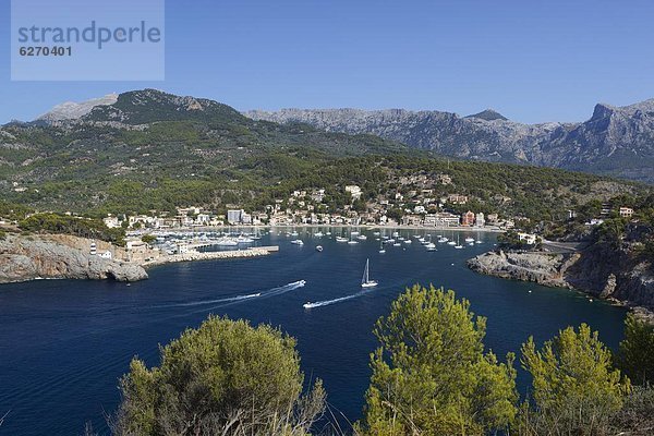View over bay and harbour  Port de Soller  Mallorca (Majorca)  Balearic Islands  Spain  Mediterranean  Europe