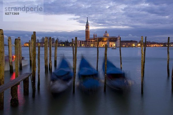 Europa  Hintergrund  Gondel  Gondola  UNESCO-Welterbe  Venetien  Langensee  Lago Maggiore  Abenddämmerung  Italien  Venedig