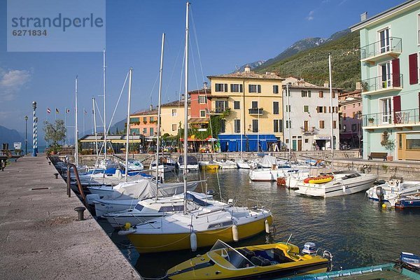 Wasserrand Hafen Europa Gebäude See bunt Ansicht Venetien Italien Verona