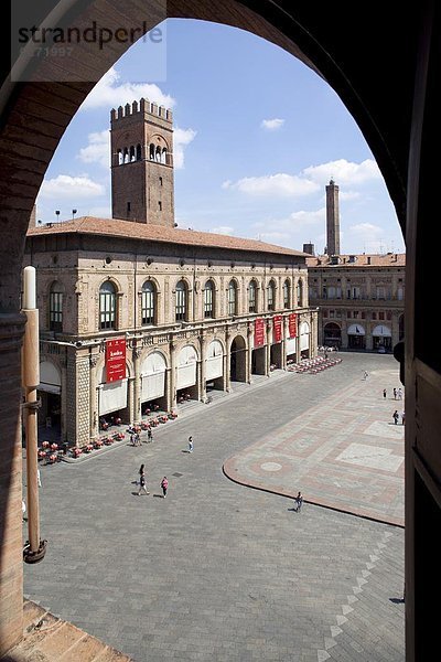 Europa  Palast  Schloß  Schlösser  Torbogen  Platz  Emilia-Romangna  Langensee  Lago Maggiore  Bologna  Italien