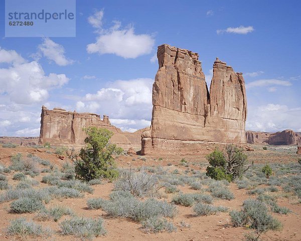 Vereinigte Staaten von Amerika  USA  Arches Nationalpark  links  rechts  Utah