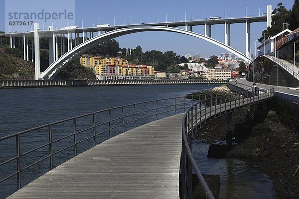 zwischen  inmitten  mitten  Europa  Fluss  Douro  Porto  Portugal