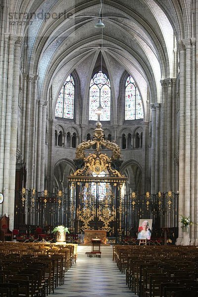 Frankreich  Europa  Burgund  Kirchenschiff