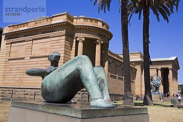 Außenaufnahme  liegend  liegen  liegt  liegendes  liegender  liegende  daliegen  Kunst  Galerie  Figur  Pazifischer Ozean  Pazifik  Stiller Ozean  Großer Ozean  Australien  neu  New South Wales  zurücklehnen  South Wales  Sydney