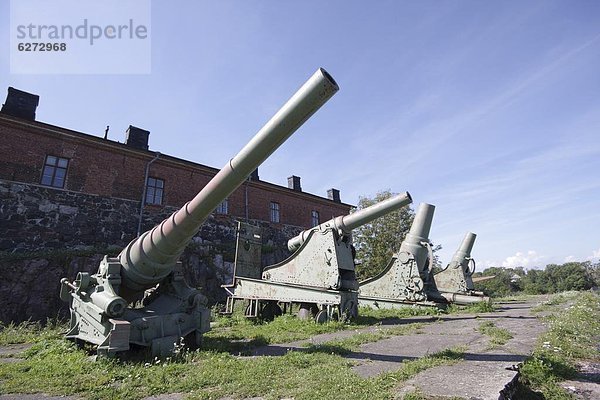 Russische 152 und 35-mm-Kanonen  Festung Suomenlinna Meer  UNESCO Weltkulturerbe  Finnland  Skandinavien  Europa