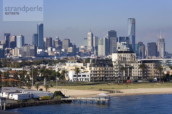 Skyline  Skylines  sehen  Großstadt  Kai  Pazifischer Ozean  Pazifik  Stiller Ozean  Großer Ozean  Victoria  Australien  Melbourne  Haltestelle  Haltepunkt  Station