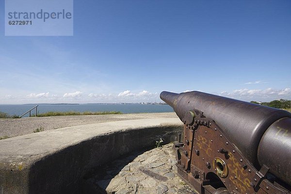 Russische Küstenartillerie Pistole  Festung Suomenlinna Meer  UNESCO Weltkulturerbe  Finnland  Skandinavien  Europa