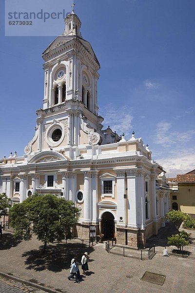 Das 19. Jahrhundert Kirche von San Francisco am Plaza San Francisco in dieser attraktiven koloniale Hauptstadt Cuenca  Provinz Azuay  Southern Highlands  Ecuador  Südamerika