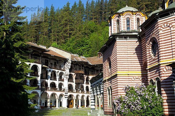 Europa  Kirche  UNESCO-Welterbe  Krippenfigur  Bulgarien  Innenhof  Hof