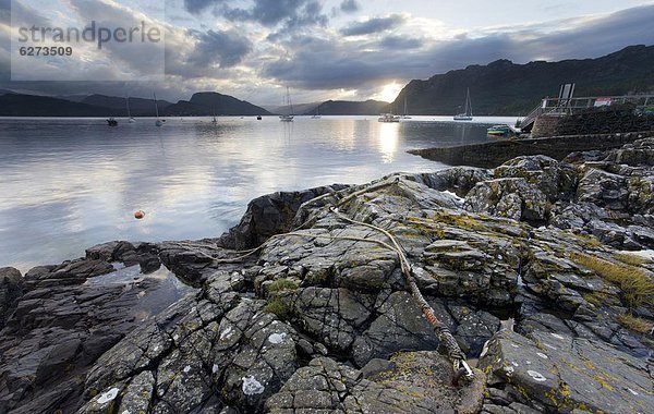 nahe  Felsbrocken  Hafen  Europa  Großbritannien  über  Morgendämmerung  Ansicht  See  Highlands  Schottland