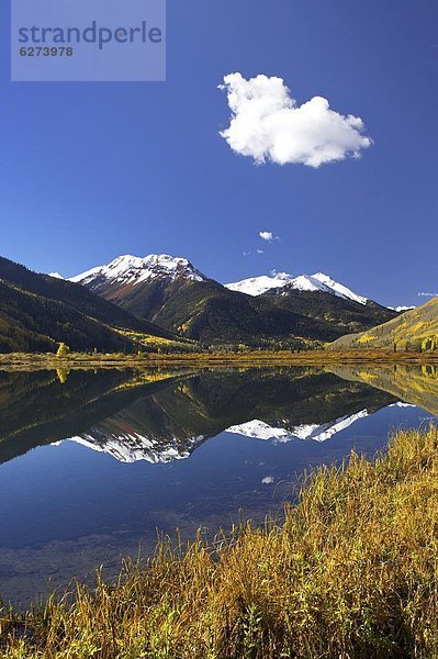 Vereinigte Staaten von Amerika  USA  Berg  See  Spiegelung  Nordamerika  rot  Colorado  Kristall