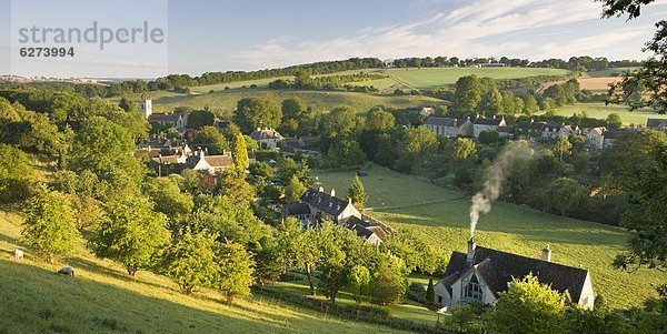 Europa  Großbritannien  Tal  Dorf  Landhaus  Sehenswürdigkeit  Cotswolds  Nestbau  England  Gloucestershire