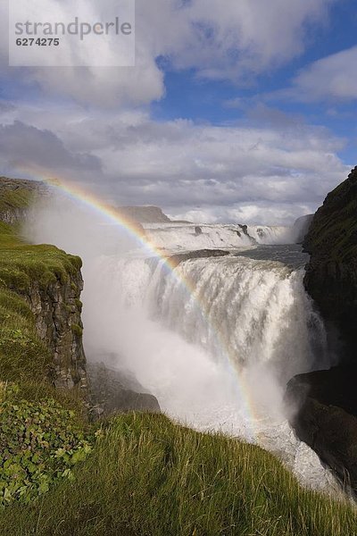 Wahrzeichen Wasserfall Seitenansicht Gullfoss Schlucht Island steil