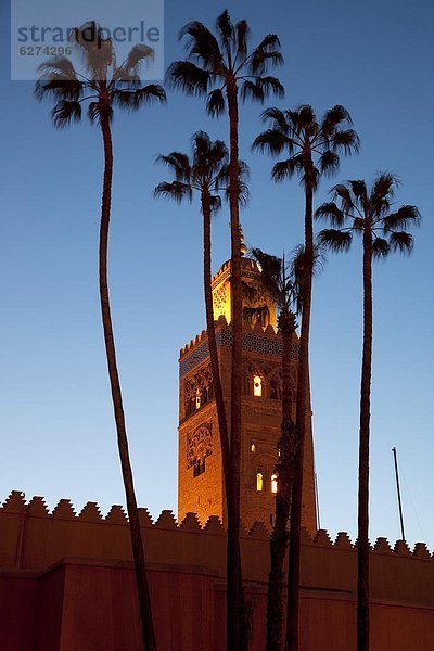 Nordafrika  Koutoubia-Moschee  Afrika  Abenddämmerung  Marrakesch  Minarett  Marokko  Moschee