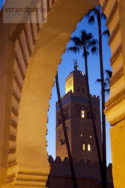 Nordafrika  Koutoubia-Moschee  Afrika  Abenddämmerung  Marrakesch  Minarett  Marokko  Moschee