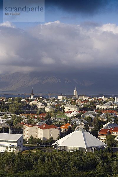 Reykjavik  Hauptstadt  Berg  über  Gebäude  Großstadt  bunt  Ansicht  Erhöhte Ansicht  Aufsicht  heben  Island