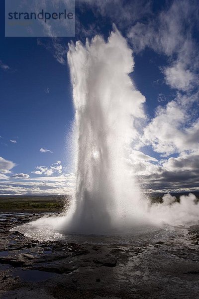 Drehzahlmesser hoch oben Vulkanausbruch Ausbruch Eruption Minute Geysir Strokkur 10 Island