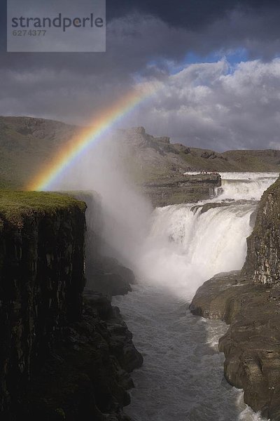 Wahrzeichen Wasserfall Seitenansicht Gullfoss Schlucht Island steil