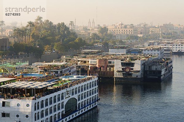 Nordafrika  Fluss  Schiff  Kreuzfahrtschiff  Afrika  Ägypten  Luxor