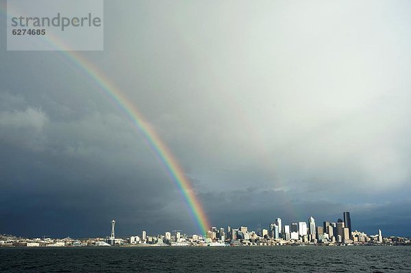 Vereinigte Staaten von Amerika  USA  Skyline  Skylines  Hintergrund  Fähre  Nordamerika  Geräusch  Landschaft  Regenbogen  Seattle