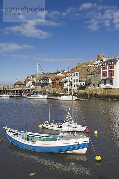 Hafen  Europa  Großbritannien  Boot  Kirche  angeln  Yorkshire and the Humber  England  North Yorkshire  Whitby