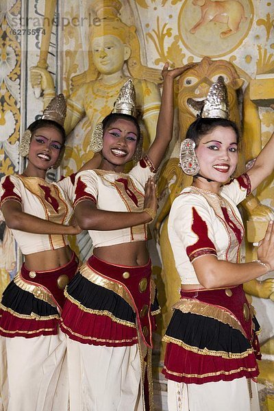 denken  tanzen  Asien  Kandy  Sri Lanka