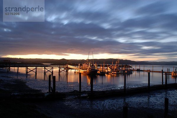 Vereinigte Staaten von Amerika  USA  niedrig  Sonnenuntergang  Fernverkehrsstraße  Boot  Gezeiten  Dock  Nordamerika  angeln  Ende  Washington State