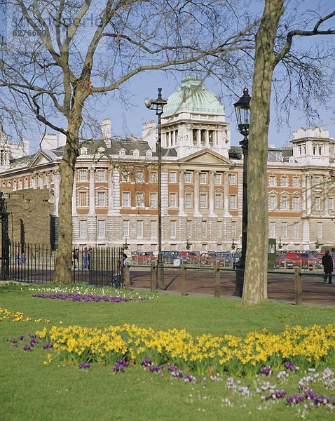 Pferdewachen und das alte Admiralitätgebäude im Frühjahr  London  England  Großbritannien