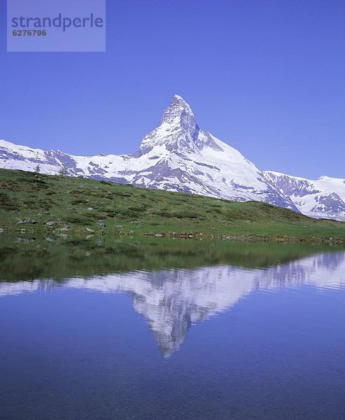 Europa  See  Spiegelung  Matterhorn  Westalpen  Schweiz
