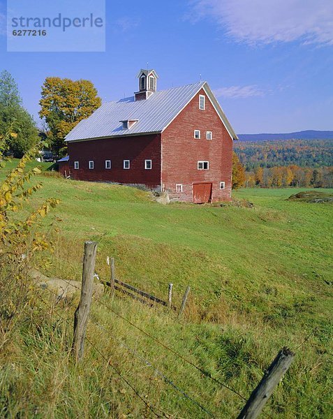 Vereinigte Staaten von Amerika  USA  Ländliches Motiv  ländliche Motive  rot  Scheune  Vermont