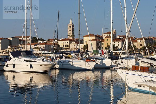 über Stadt Jachthafen Ansicht Adriatisches Meer Adria alt