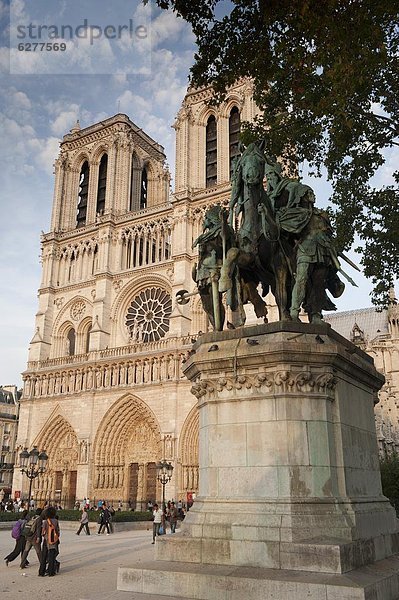 Paris  Hauptstadt  Frankreich  Europa  Kathedrale  Statue  Gotik  Ile de la Cite