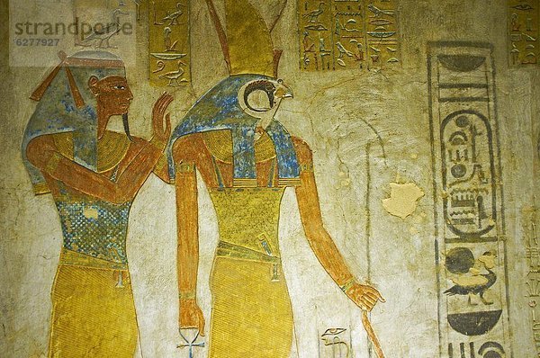 Nordafrika  Wand  Monarchie  streichen  streicht  streichend  anstreichen  anstreichend  Hilfe  UNESCO-Welterbe  Afrika  Ägypten  Grabmal  Tal der Könige