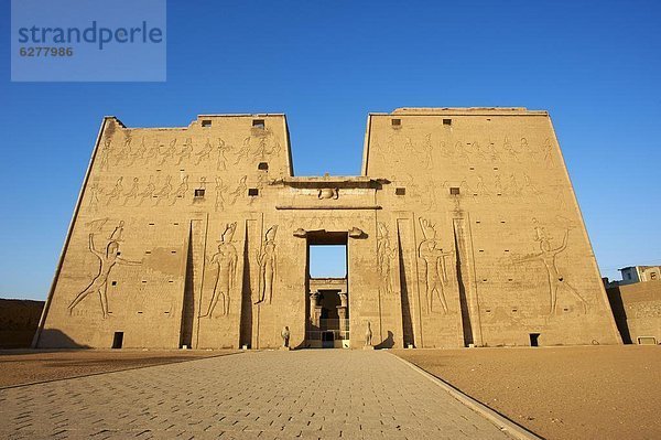 Nordafrika  Verkehrshütchen  Leitkegel  Afrika  Edfu  Ägypten