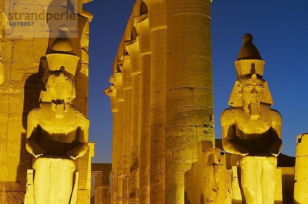 Nordafrika  Statue  groß  großes  großer  große  großen  UNESCO-Welterbe  Afrika  Gericht  Ägypten