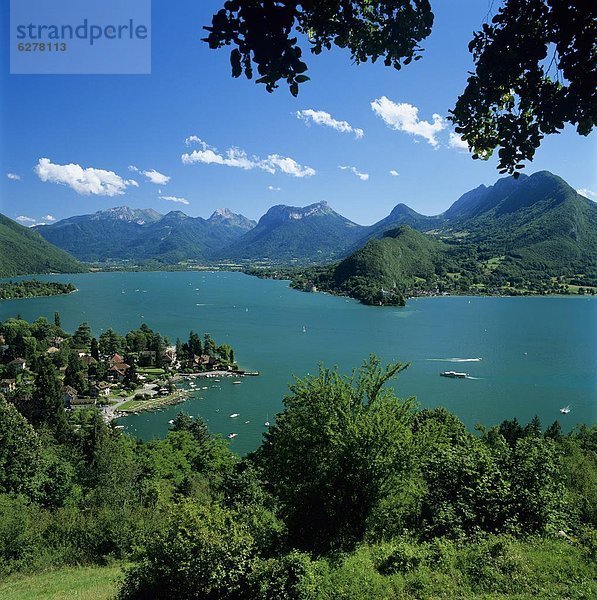 Frankreich  Europa  über  See  Dorf  Ansicht  Lac d’Annecy  Annecy  Rhone Alpes