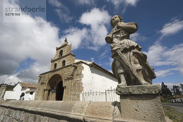 Die Kapelle von La Balbanera aus 1534  die älteste Kirche des Landes  wieder aufgebaut nach dem Erdbeben von 1797 in der Nähe von Colta-See  Süden westlich von Riobamba  Chimborazo Provinz Central Highlands  Ecuador  Südamerika