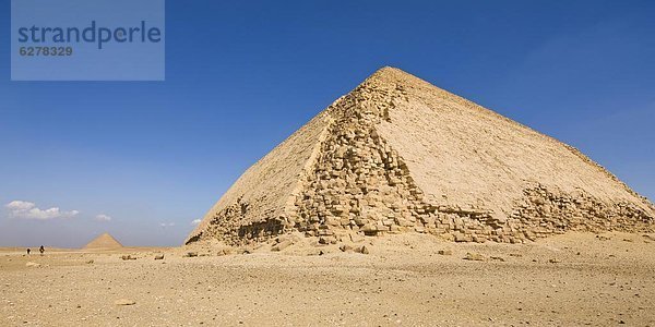 pyramidenförmig  Pyramide  Pyramiden  Nordafrika  beugen  rot  UNESCO-Welterbe  Afrika  verbogen  Ägypten