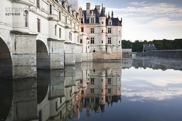 Wasser  Frankreich  Europa  Spiegelung  Fluss  Palast  Schloß  Schlösser  UNESCO-Welterbe  Indre-et-Loire  Loiretal