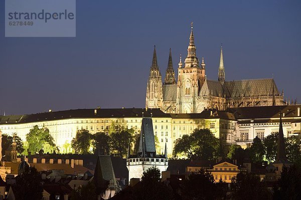 Prag  Hauptstadt  Europa  Palast  Schloß  Schlösser  Abend  Monarchie  Tschechische Republik  Tschechien  UNESCO-Welterbe