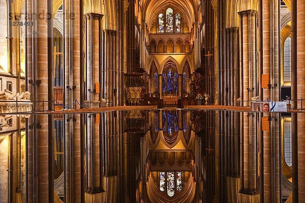 Europa  Schönheit  Großbritannien  Kathedrale  England  Kirchenschiff  Salisbury  Wiltshire