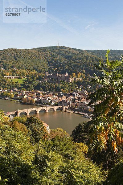 Europa  Palast  Schloß  Schlösser  Stadt  Brücke  Fluss  Ansicht  Baden-Württemberg  Deutschland  Heidelberg  alt