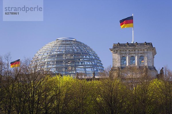 Kuppel  Berlin  Hauptstadt  Europa  Glas  hoch  oben  Fahne  Kuppelgewölbe  deutsch  Deutschland