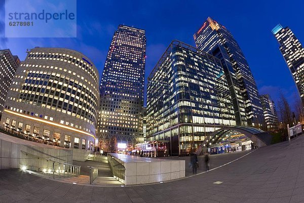 beleuchtet  Europa  Finanzen  Großbritannien  Gebäude  London  Hauptstadt  Büro  Canary Wharf  Ortsteil  Docklands  Abenddämmerung  England