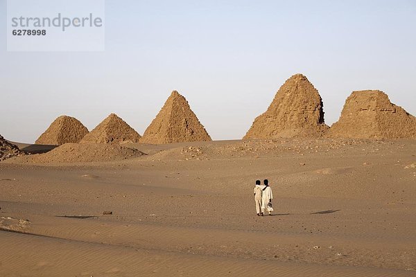 Die königlichen Friedhof von Nuri  Grabstätte des Königs Taharqa  alten Herrscher über das Reich von Kusch  Karima  Sudan  Afrika