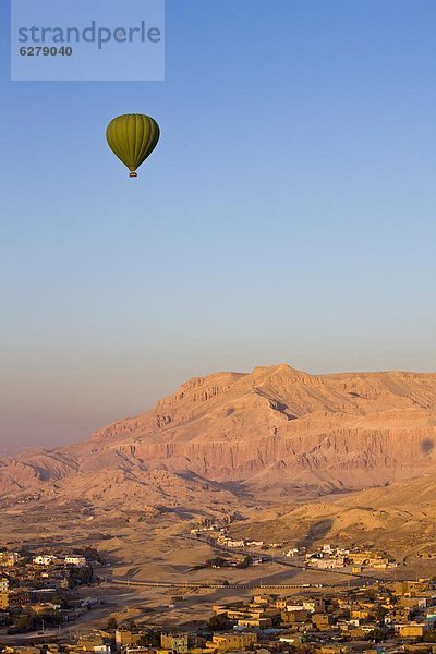 Nordafrika  Wärme  über  Hügel  Luftballon  Ballon  Himmel  hängen  Afrika  Ägypten  Luxor