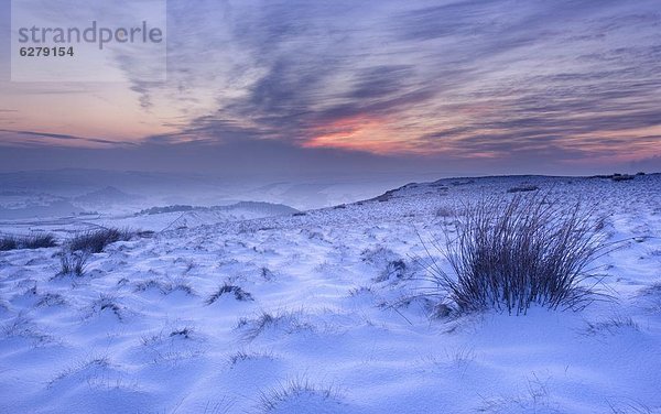 Europa  Sonnenuntergang  Großbritannien  spät  Derbyshire  England  Hathersage  Moor  Schnee