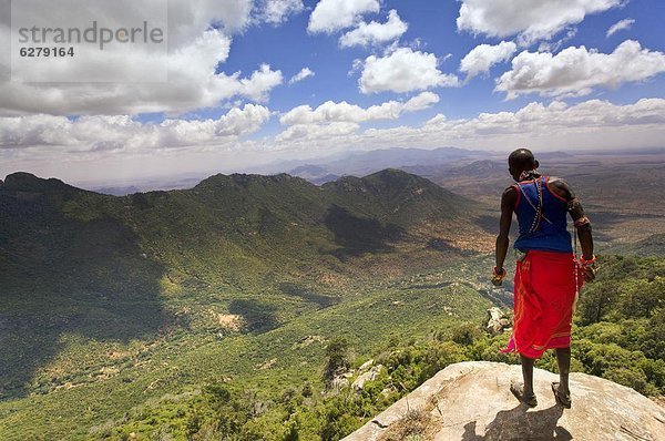 Ostafrika  Mann  über  Tal  Berg  Afrika  Kenia